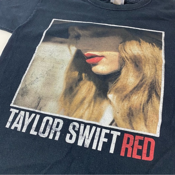 VINTAGE - Taylor Swift Red Tour 2013 Merch Youth Small Tee Shirt - Black - Picture 2 of 6